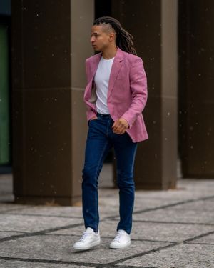 urban-chic-blazer-sneakers